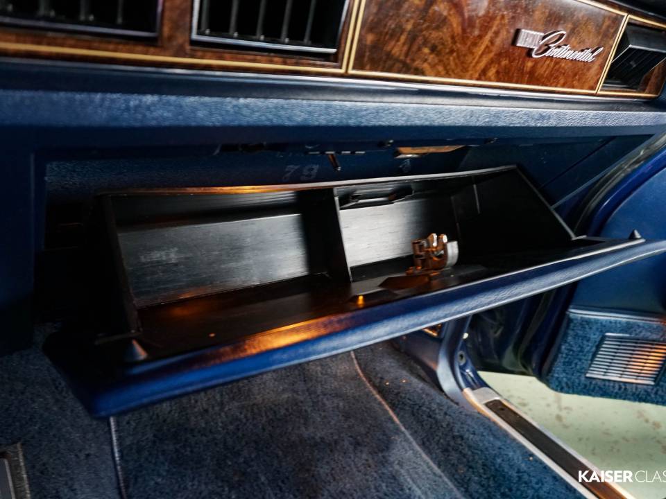 Afbeelding 45/50 van Lincoln Continental Sedan (1979)