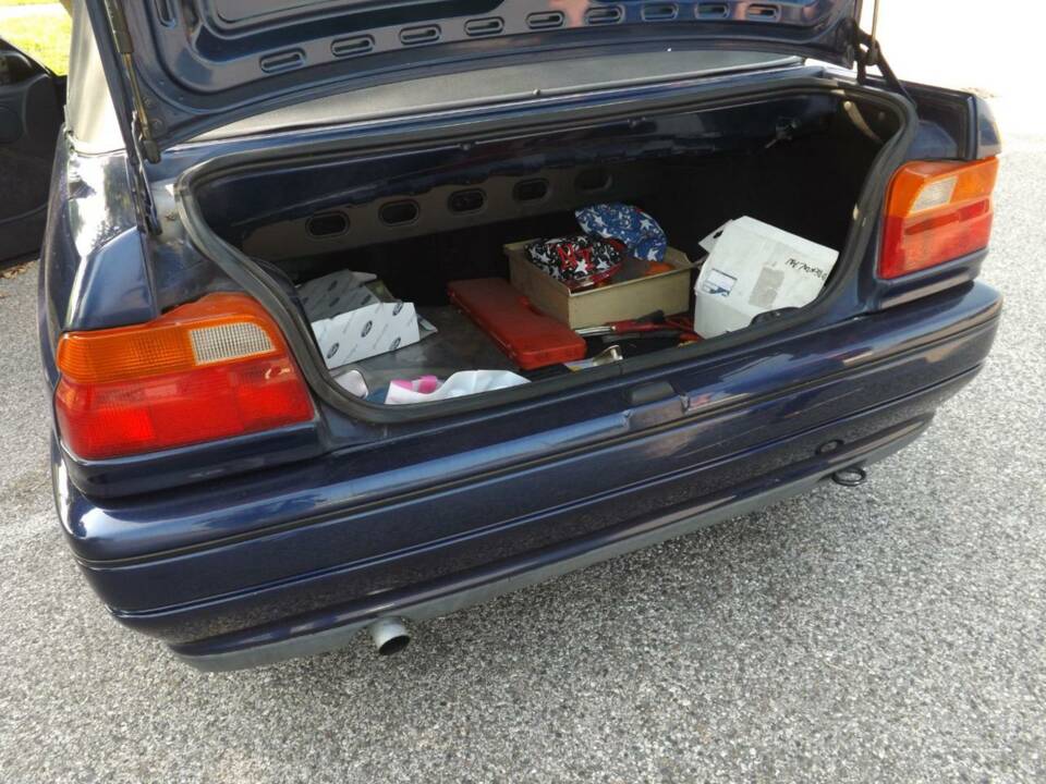 Bild 24/50 von Ford Escort 1.8 16v (1992)
