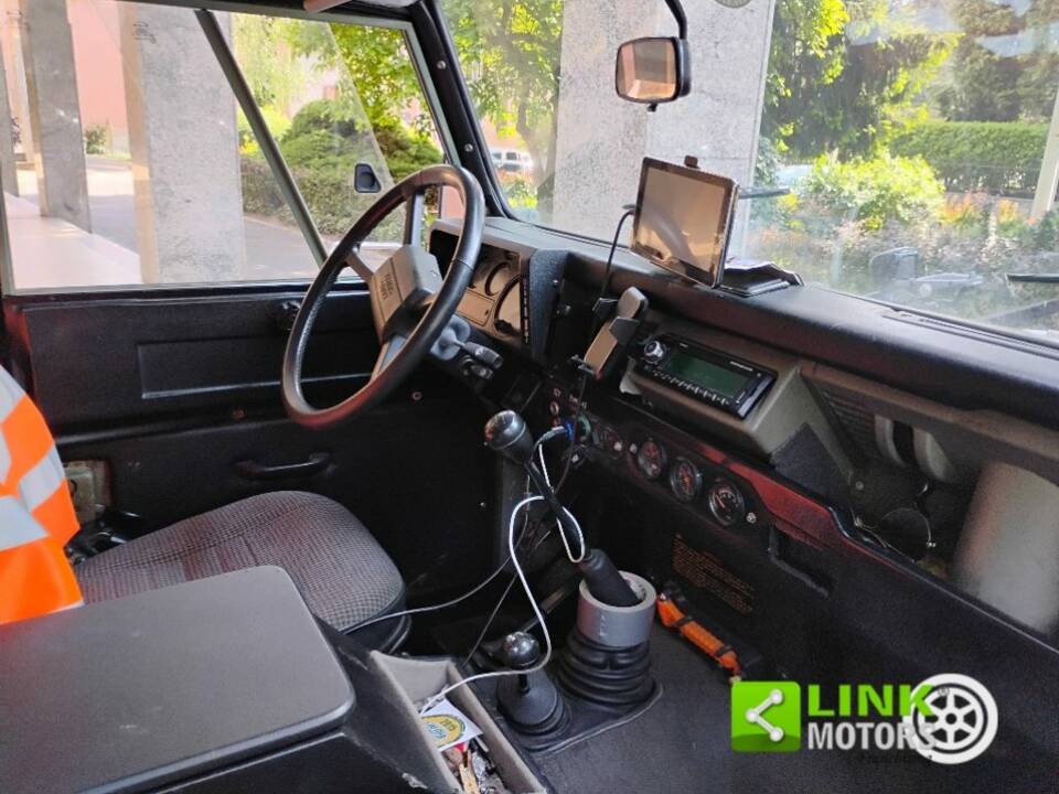 Bild 9/10 von Land Rover Defender 110 (1991)