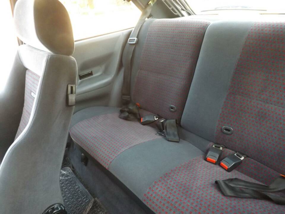 Immagine 32/50 di Ford Escort turbo RS (1987)