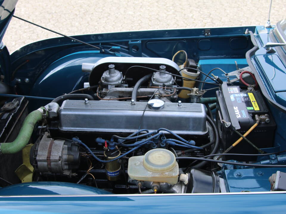 Image 22/72 of Triumph TR 250 (1968)
