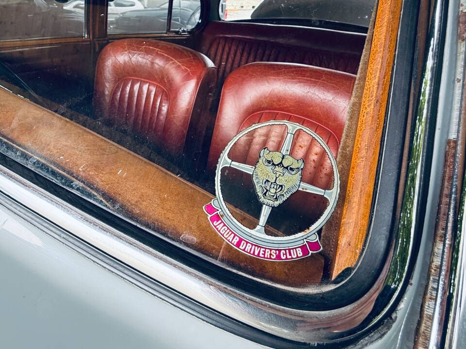 Bild 22/34 von Jaguar Mk II 2.4 (1961)