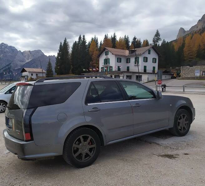 Image 6/15 of Cadillac SRX 4.6 (2006)