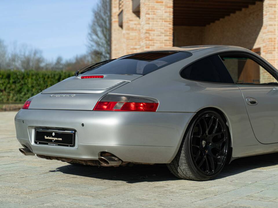 Image 18/50 of Porsche 911 Carrera 4 (1999)
