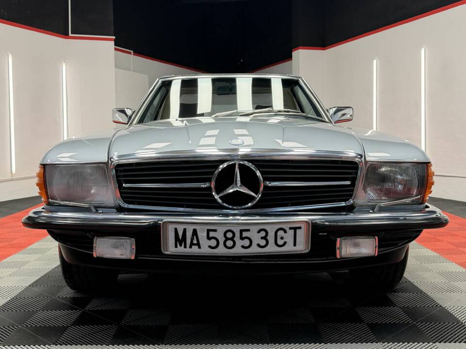 Image 8/8 de Mercedes-Benz 280 SL (1900)
