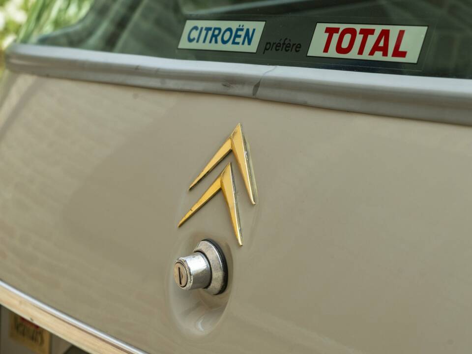 Bild 33/50 von Citroën DS 23 Break (1973)