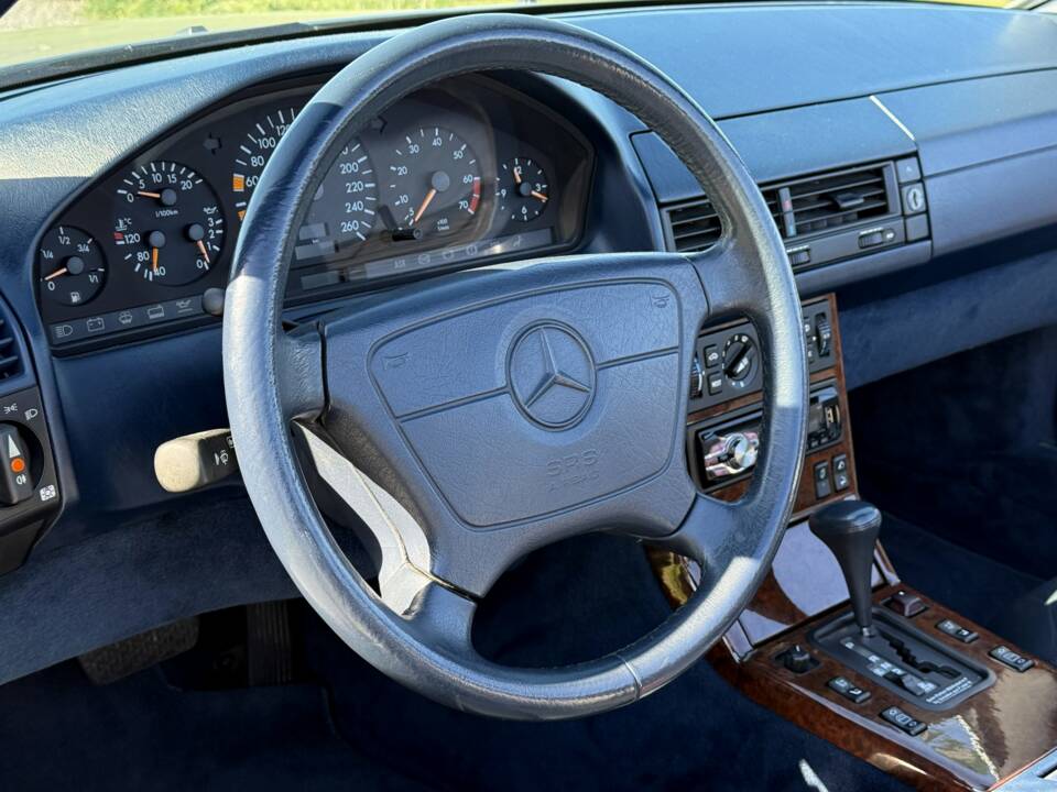 Image 21/24 de Mercedes-Benz 500 SL (1992)