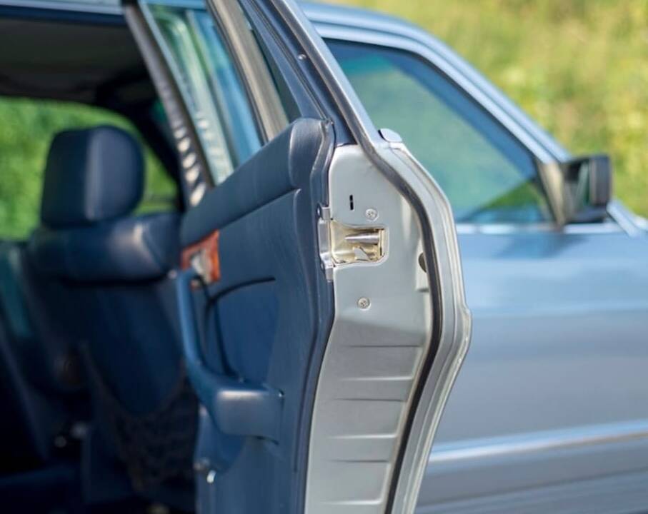 Image 69/100 of Mercedes-Benz 500 SEL (1983)