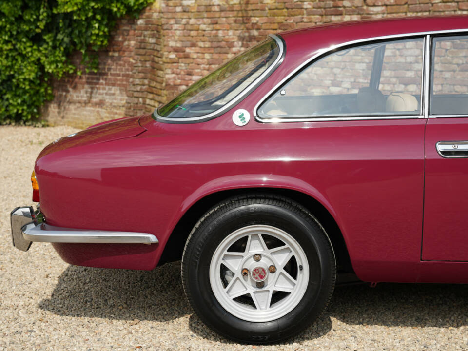 Afbeelding 32/50 van Alfa Romeo 2000 GTV (1971)