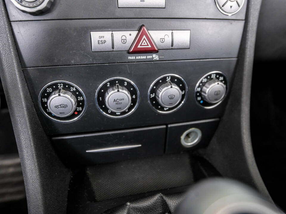 Immagine 30/50 di Mercedes-Benz SLK 200 Kompressor (2004)