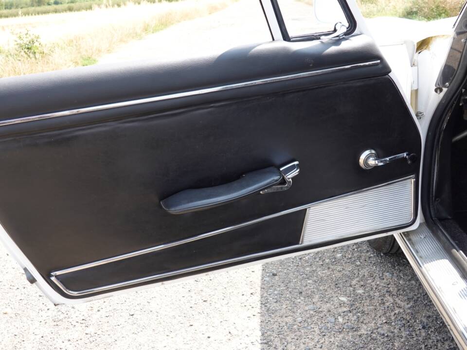 Image 26/36 de Peugeot 404 Coupé (1967)