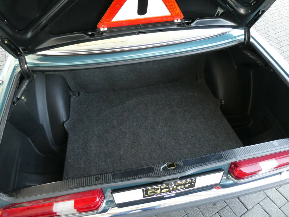 Image 17/20 de Mercedes-Benz 280 CE (1981)