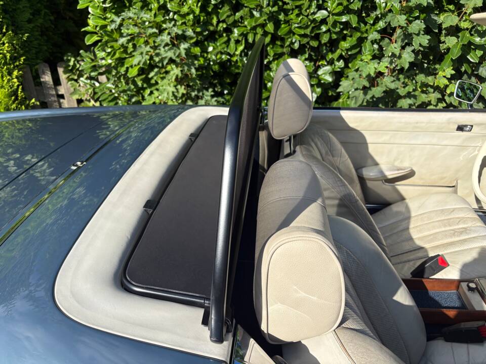 Image 21/38 de Mercedes-Benz 280 SL (1970)