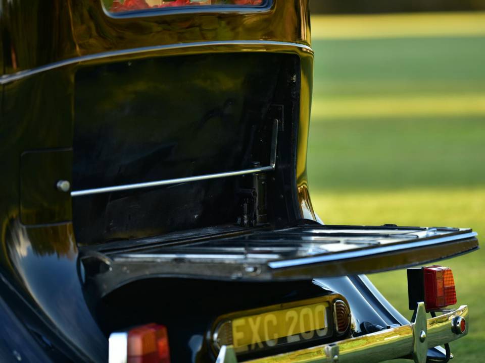 Image 44/50 of Rolls-Royce Phantom III (1938)