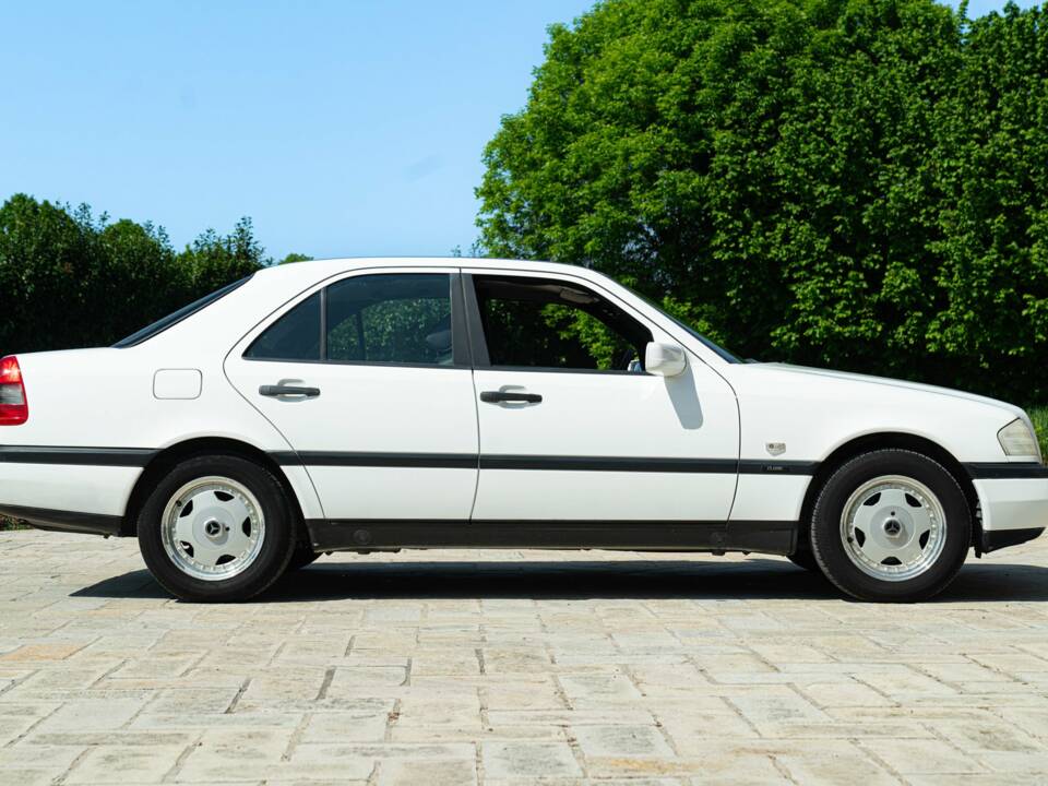 Bild 4/50 von Mercedes-Benz C 200 Kompressor (1996)
