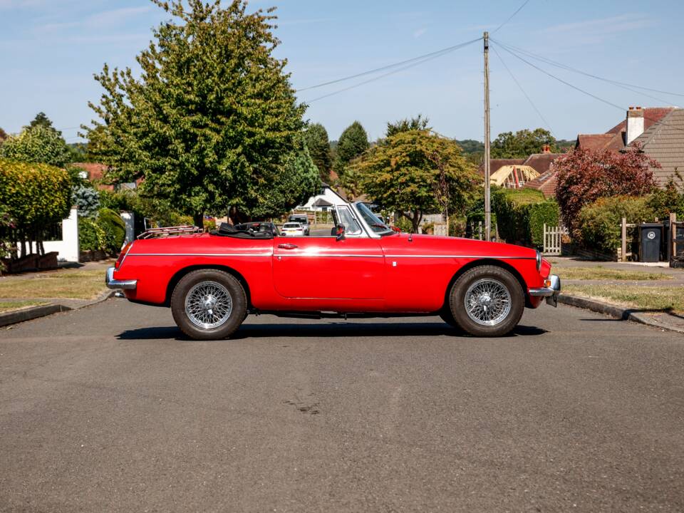 Image 12/41 de MG MGB (1972)