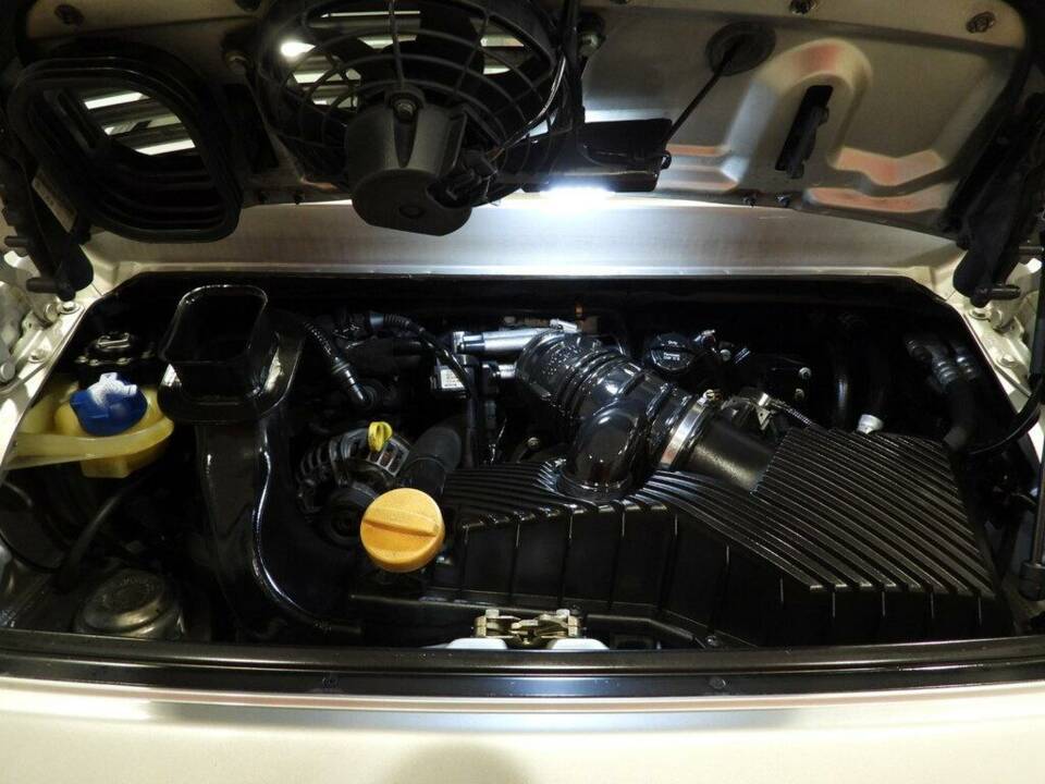 Image 6/10 of Porsche 911 Carrera (1997)