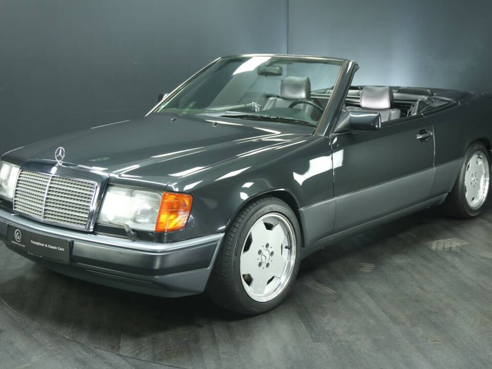 Afbeelding 2/82 van Mercedes-Benz 300 CE-24 3.4 AMG (1993)