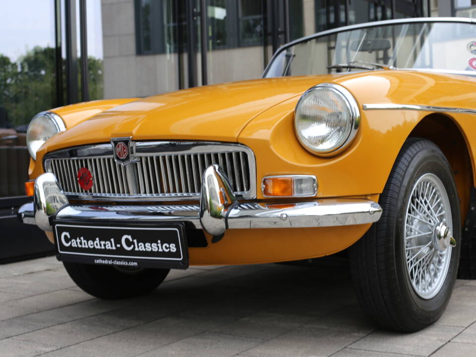 Image 32/53 of MG MGB (1973)