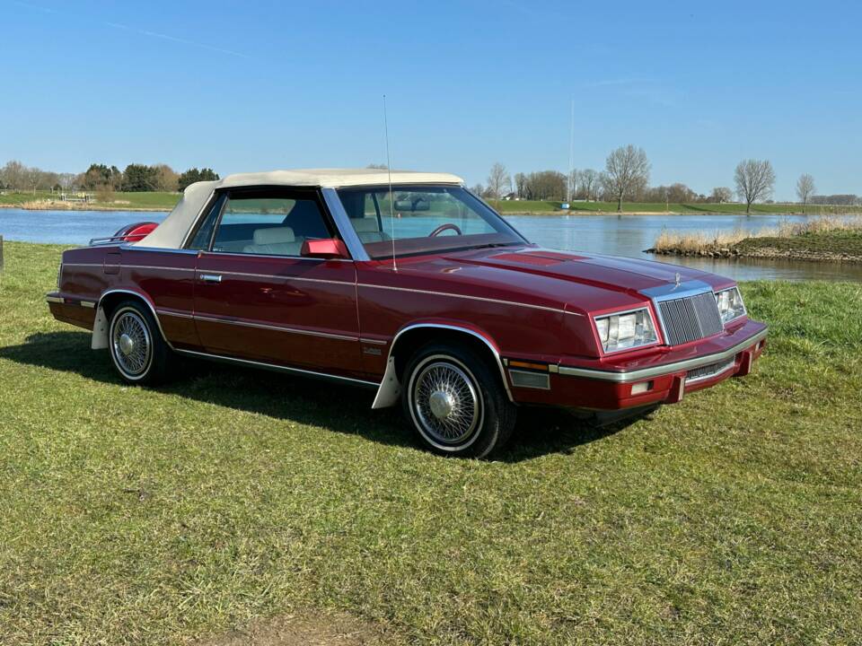 Bild 8/8 von Chrysler Le Baron (1985)