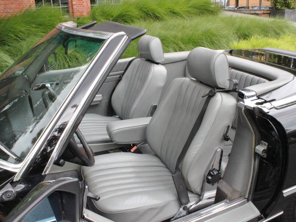 Image 12/20 de Mercedes-Benz 500 SL (1986)