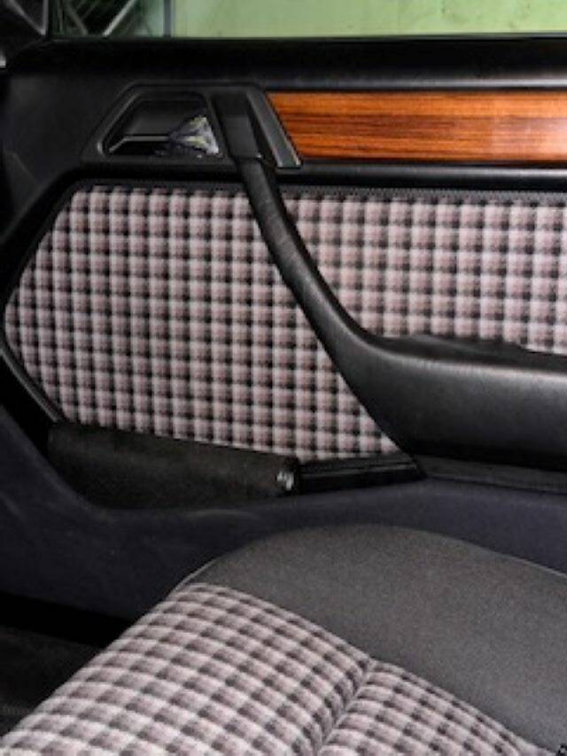 Afbeelding 63/74 van Mercedes-Benz 220 TE (1993)