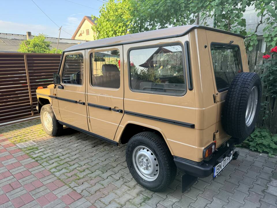 Image 5/8 de Mercedes-Benz 230 G (long) (1983)