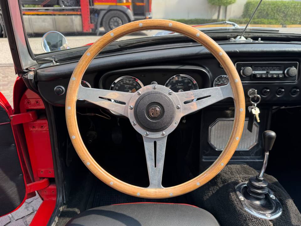 Image 12/20 of MG MGB (1969)