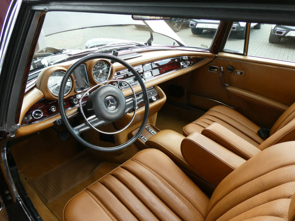 Immagine 8/22 di Mercedes-Benz 280 SE 3,5 (1971)