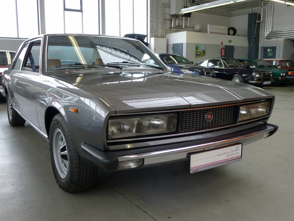 Image 25/44 of FIAT 130 Coupé (1972)