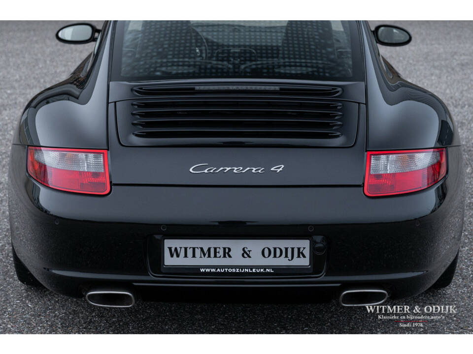 Image 26/35 of Porsche 911 Carrera 4 (2006)