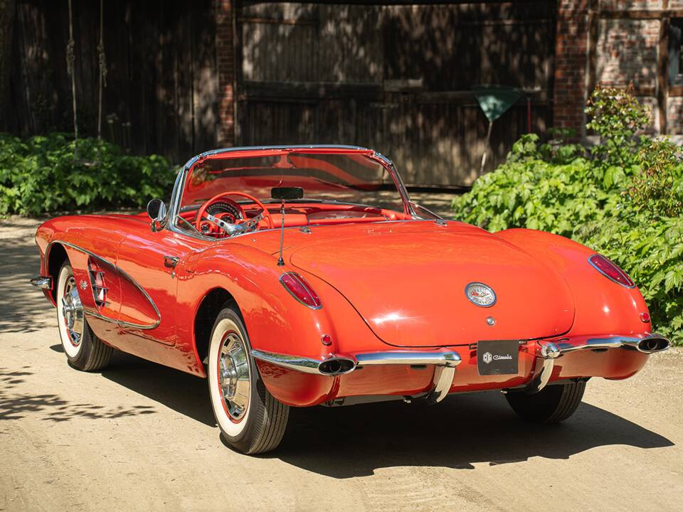 Image 10/51 of Chevrolet Corvette (1960)