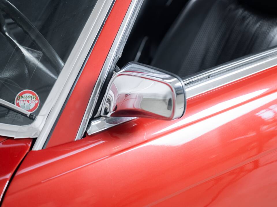 Image 33/38 of Mercedes-Benz 350 SL (1973)