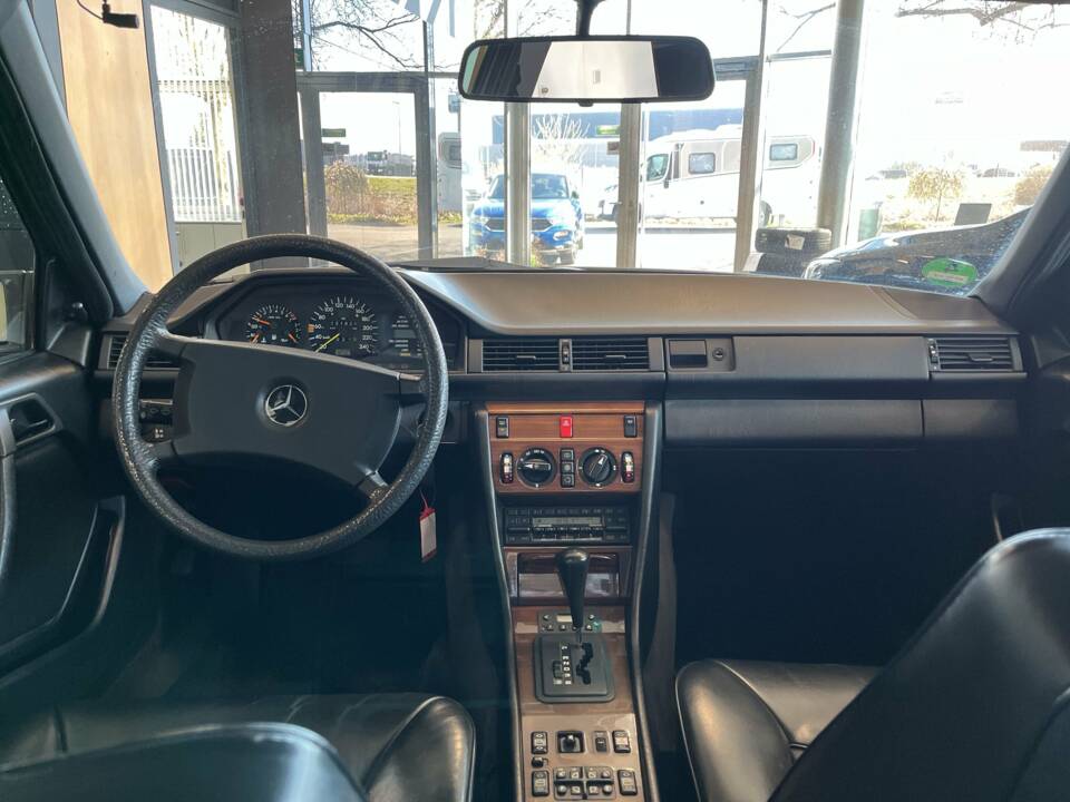 Bild 7/22 von Mercedes-Benz 300 E 4-Matic (1988)