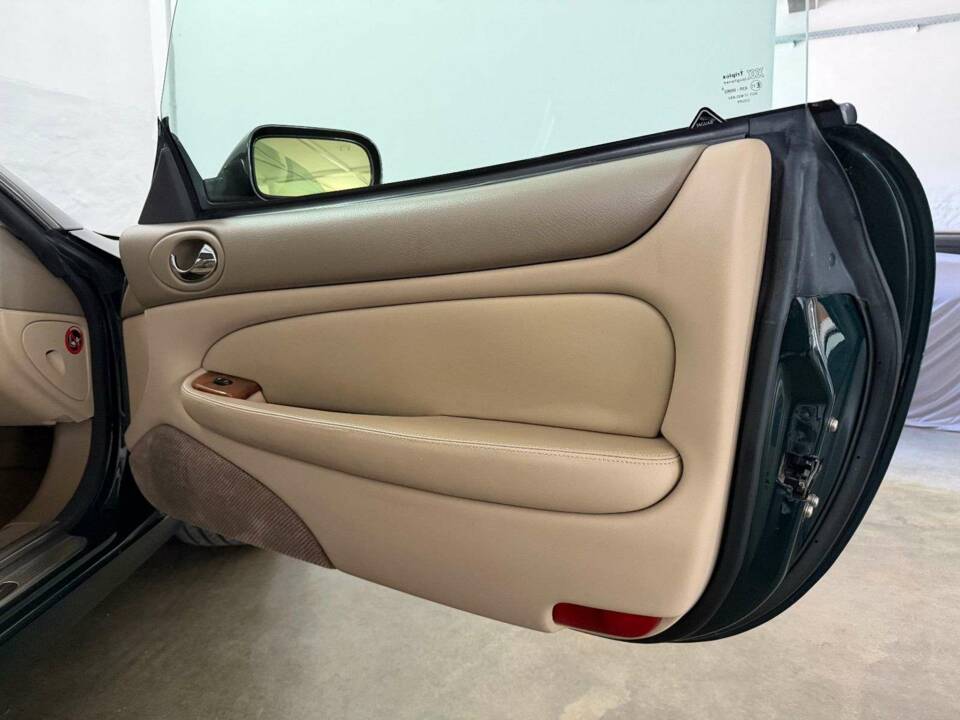 Image 24/26 of Jaguar XKR (2000)