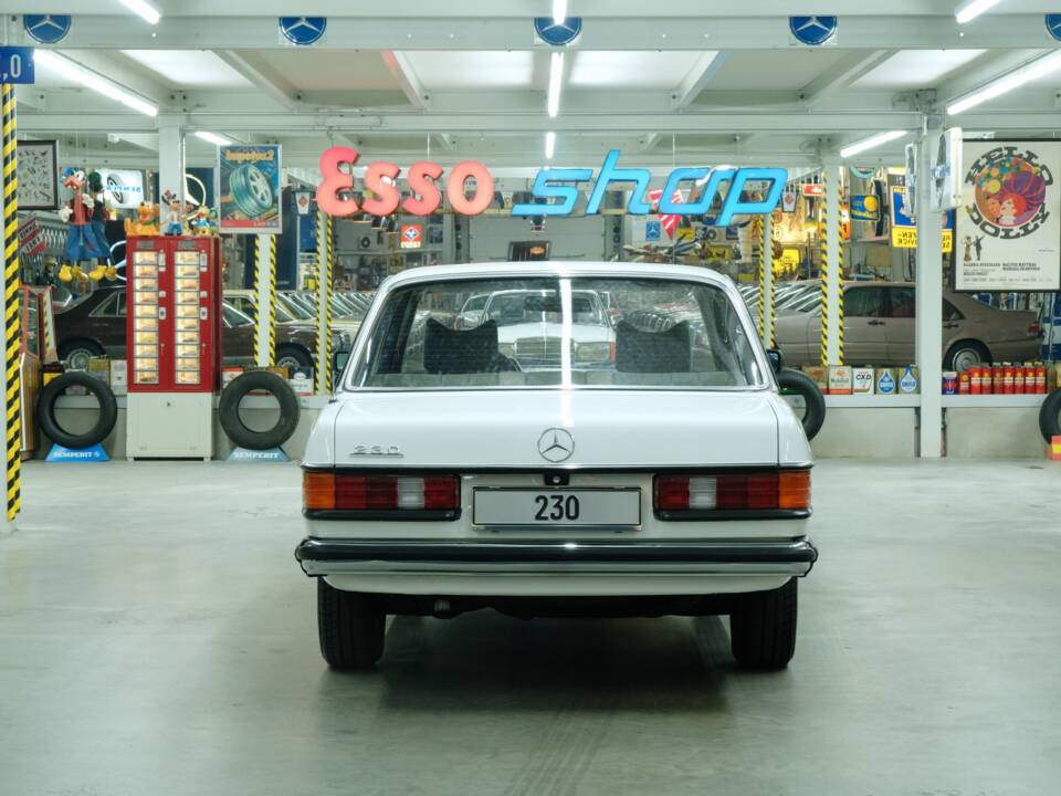 Bild 9/50 von Mercedes-Benz 230 (1977)