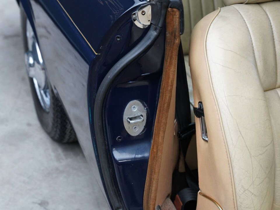 Image 50/50 of Daimler Sovereign 4.2 (1976)