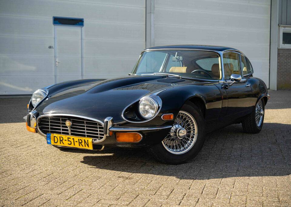 Immagine 2/8 di Jaguar E-Type V12 (2+2) (1973)