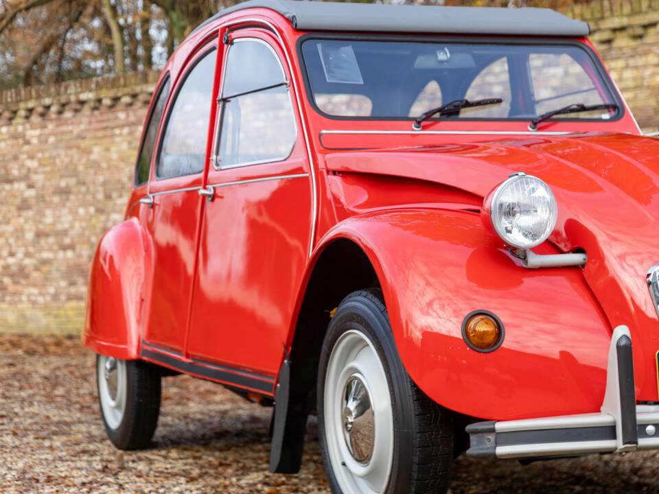 Image 32/50 of Citroën 2 CV 6 (1985)