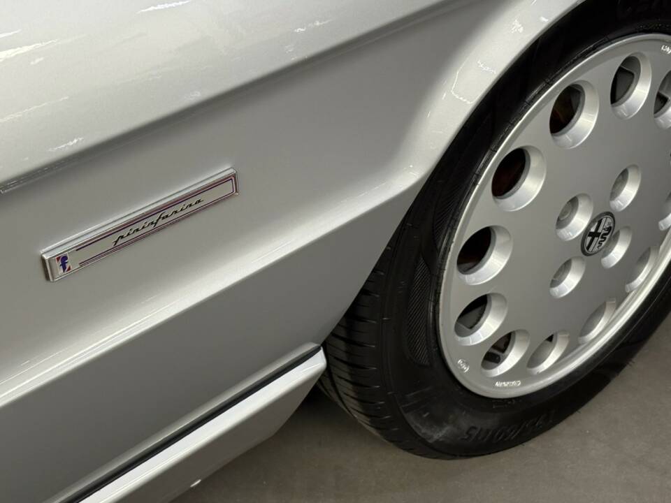 Bild 17/33 von Alfa Romeo 2.0 Spider (1993)