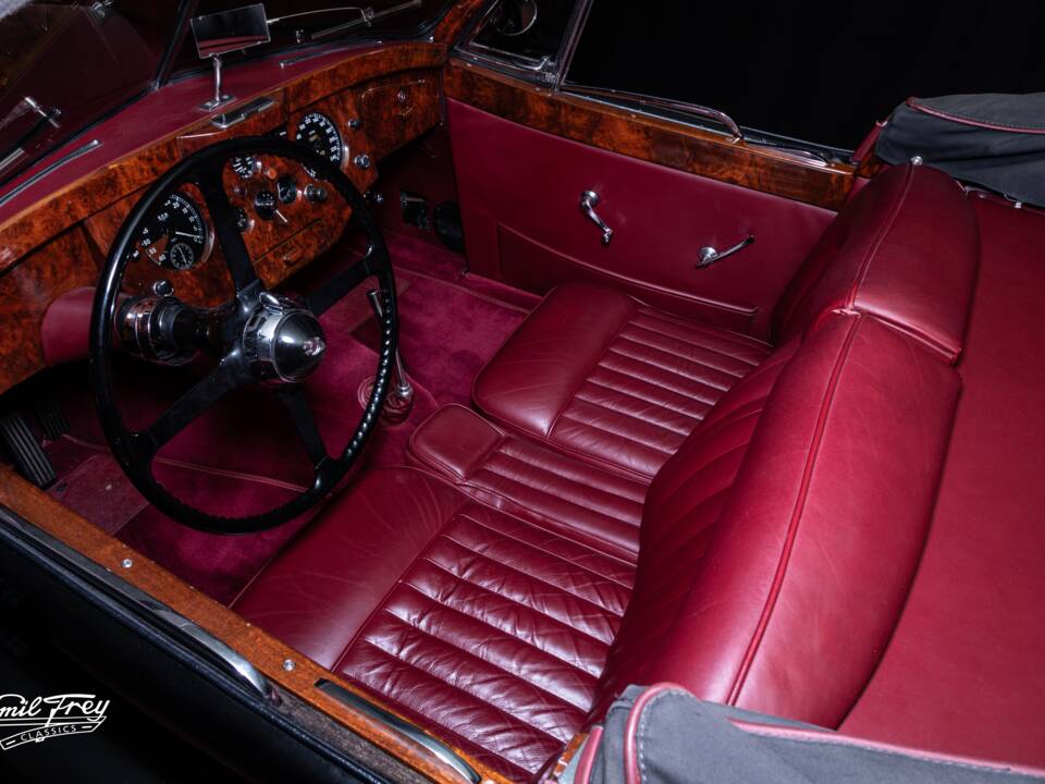 Image 6/7 de Jaguar XK 120 DHC (1954)