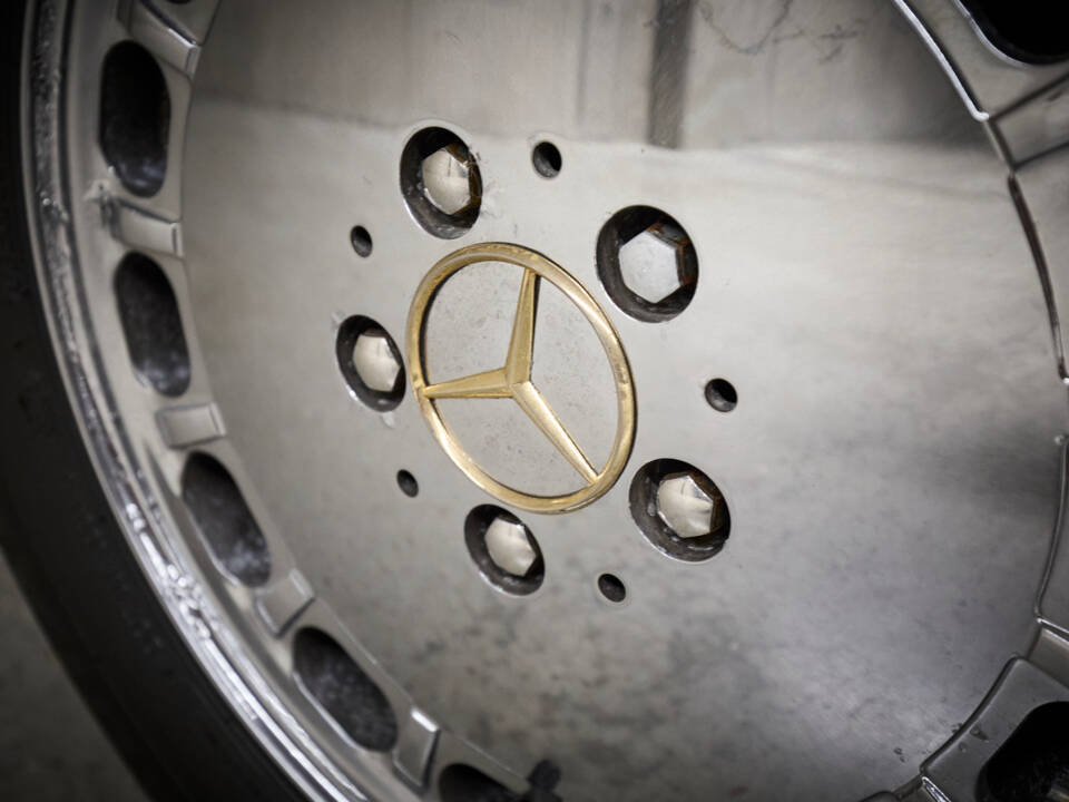 Image 35/89 of Mercedes-Benz 560 SL (1986)