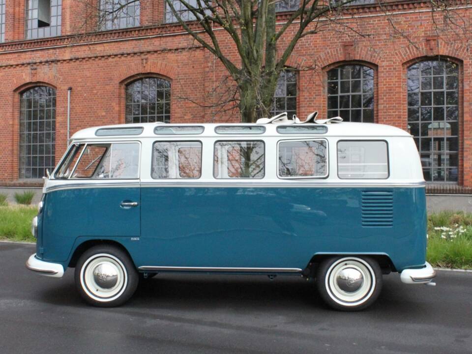 Image 3/26 of Volkswagen T1 Samba (1966)