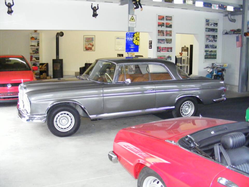 Afbeelding 58/68 van Mercedes-Benz 300 SE (1964)