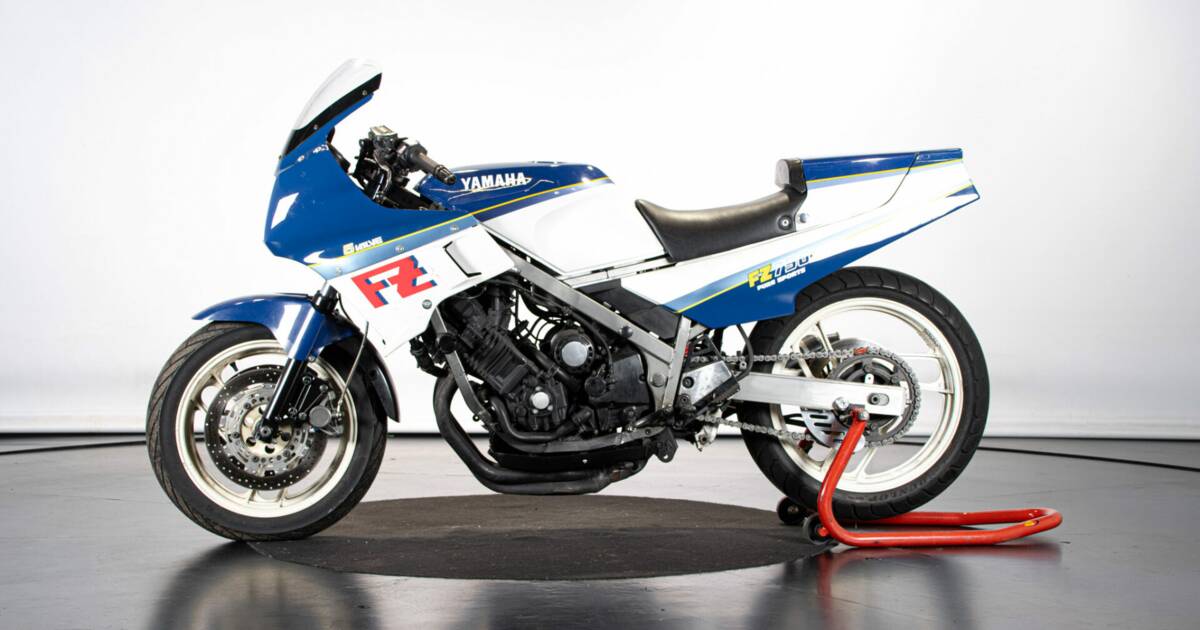 FASCICULE SERIE 2 JOE BAR TEAM 46 YAMAHA FZ 750 1985 / YZF R1 FASCICULE SERIE 2 JOE BAR TEAM 46 YAMAHA FZ 750 1985 / YZF R1