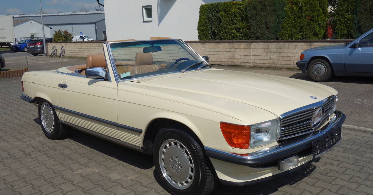 For Sale: Mercedes-Benz 560 SL (1986) offered for £34,613