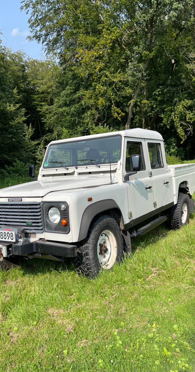 en-venta-land-rover-defender-130-td5-crew-cab-2005-offered-for-27-900
