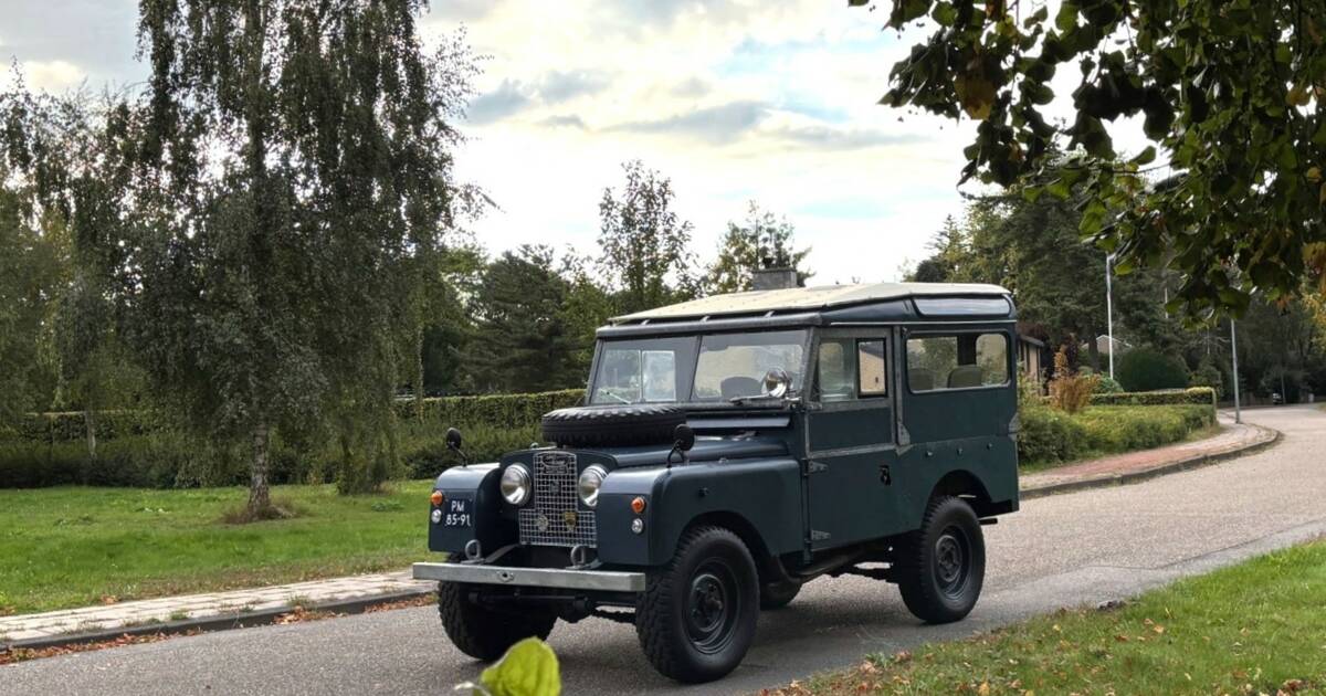 Cult Scale Models 1:18 Land Rover 88 Serie III Baujahr 1978 hellgrün