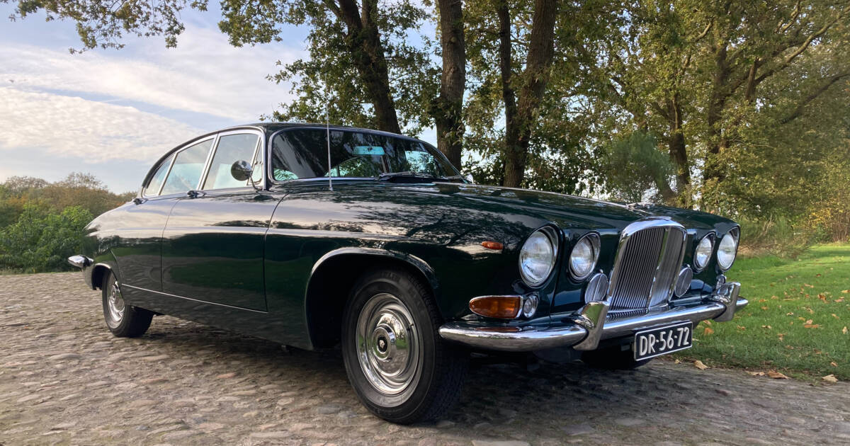 Monterade miniatyrer - Jaguar 420 G Cabriolet Classic Cars of Coventry - Metallic röd 1969 1/43