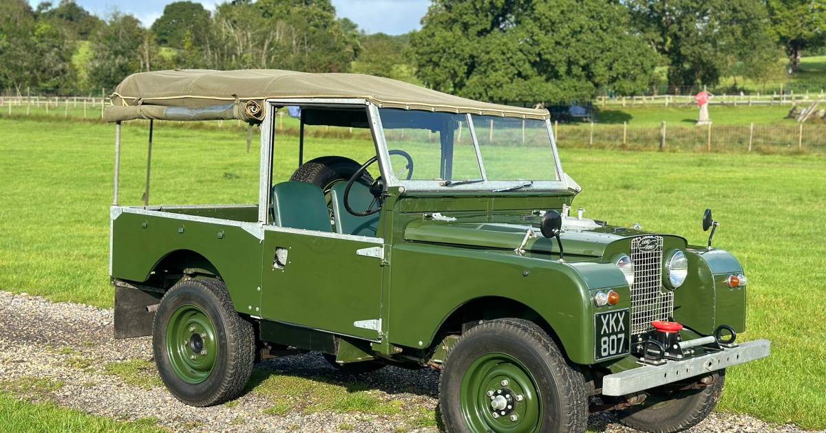 Lot 191 - A Boxed Tri-ang Spot-On Land Rover and